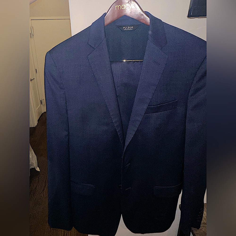 Great navy blue suit. Kept extremely clean. Great for weddings or business.